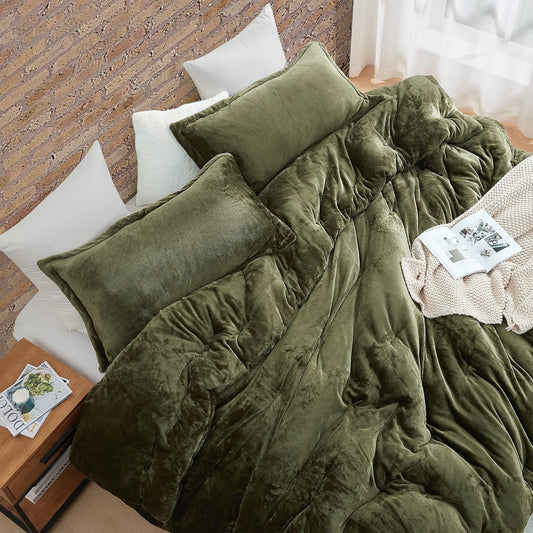 The Plushest™ Oversized Weighted Comforter