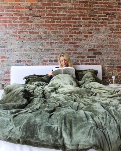 The Plushest™ Oversized Weighted Comforter